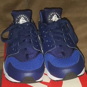 Nike Air Huarache (Size 10.5)